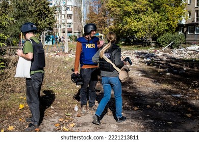 Bakhmut, Ukraine - October 19, 2022 Group Of Television Journalists And War Photographers Working In The City Of Bakhmut, Covering The War Under The Bombardments Of The Russian Army