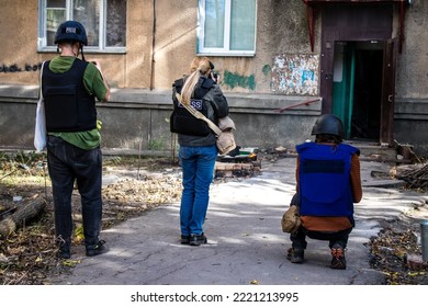 Bakhmut, Ukraine - October 19, 2022 Group Of Television Journalists And War Photographers Working In The City Of Bakhmut, Covering The War Under The Bombardments Of The Russian Army