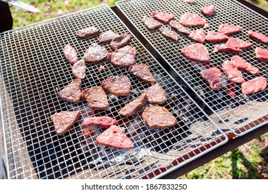 Baking meat to eat on the barbecue