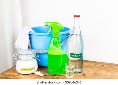 Baking soda with vinegar, natural mix for effective house cleaning