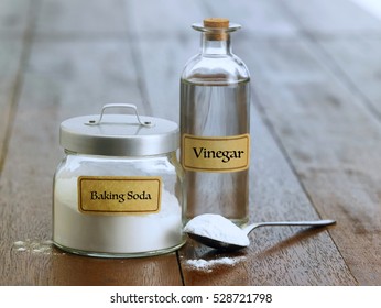 Baking Soda With White Vinegar