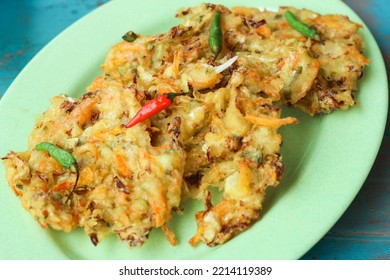 Bala Bala Or Bakwan, A Traditional Indonesian Snack. Popular Takjil For Iftar In Indonesia, Bala-Bala Or Sayur Goreng, Made From Flour Dough With Carrots And Cabbage Diced And Fried. Served With Clove