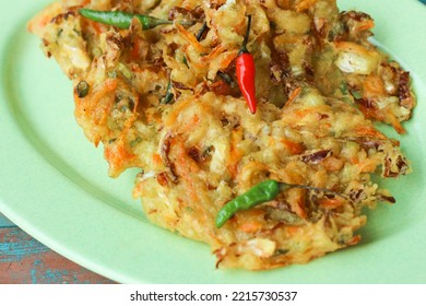 Bala Bala Or Bakwan, A Traditional Indonesian Snack. Popular Takjil For Iftar In Indonesia, Bala-Bala Or Sayur Goreng, Made From Flour Dough With Carrots And Cabbage Diced And Fried. Served With Clove