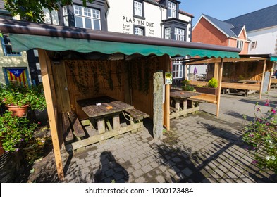 Bala; UK: Sep 20, 2020: The Hotel, Bar And Restaurant Plas Yn Dre Has Created An Outdoor Covered Seating Area For Customers. The Design Allows For Social Distancing During The Corona Virus Pandemic.