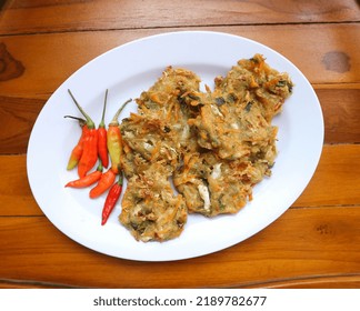 Bala-bala Or Bakwan Or Vegetable Fritter, Traditional Indonesian Snack, Made From Carrot, Cabbage And Bean Sprouts And Mix With Flour And Deep Fried. Served With Chillies And Peanuts Sauce