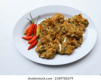 Bala-bala Or Bakwan Or Vegetable Fritter, Traditional Indonesian Snack, Made From Carrot, Cabbage And Bean Sprouts And Mix With Flour And Deep Fried. Served With Chillies And Peanuts Sauce