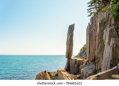 Balancing Rock on Long Island (Nova Scotia, Canada)