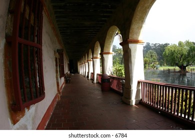 balcony archways overlook a courtyard