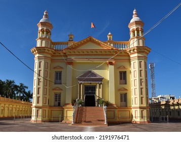 Baldevji Temple, Panna Built Around 1877 By Narendra Rudra Pratap Singh Bundela. It Looks Like A Roman Cathedral From The Outside And Hindu Temple From The Inside