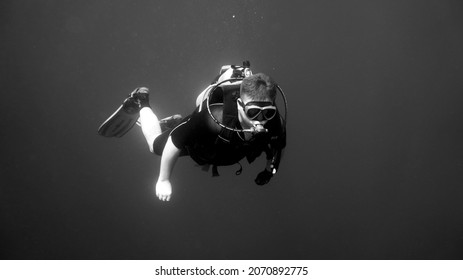   Bali, Indonesia, 22.05.2019
   Black And White Photo. The Diver Is In A State Of Neutral Buoyancy. Diver In Relaxation.                          