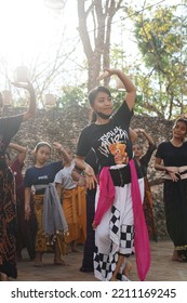 Bali, Indonesia : Balinese Dance Practice Activities Carried Out By Elementary School Children, Resort Area,Buleleng Bali, West Bali, Indonesia (09.10.2022)