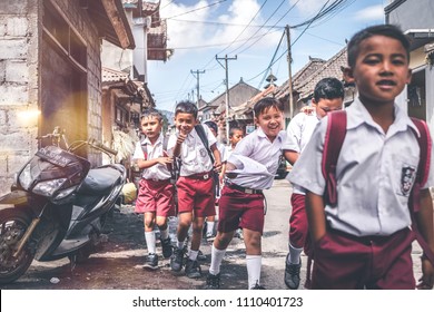 10,618 Indonesian School Child Images, Stock Photos & Vectors ...