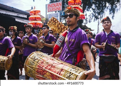 26 Balinese Man Headgear Images, Stock Photos & Vectors 