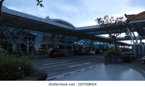 Bali, Indonesia - Nov 15 2022 : Quiet Area In The International Terminal Of Ngurah Rai Airport In Pandemic