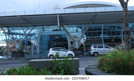 Bali, Indonesia - Nov 15 2022 : Quiet Area In The International Terminal Of Ngurah Rai Airport In Pandemic