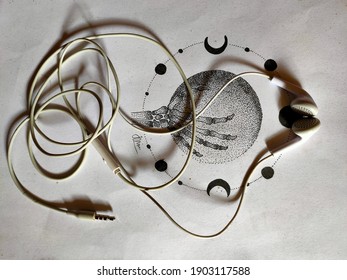 Bali, january 27th 2021 : the old earphone and cant used again, only can using for decoration or display