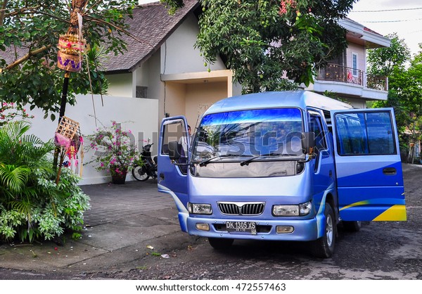 Bali,Indonesia-May 28,2010:Bali Bus Charter &\
Rental in Bali,Indonesia.Its provided comfortable air-conditioning\
bus transfer arrangement from airport to hotel in Bali with\
cheapest\
price