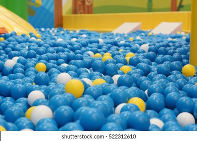 Ball pit for young kid