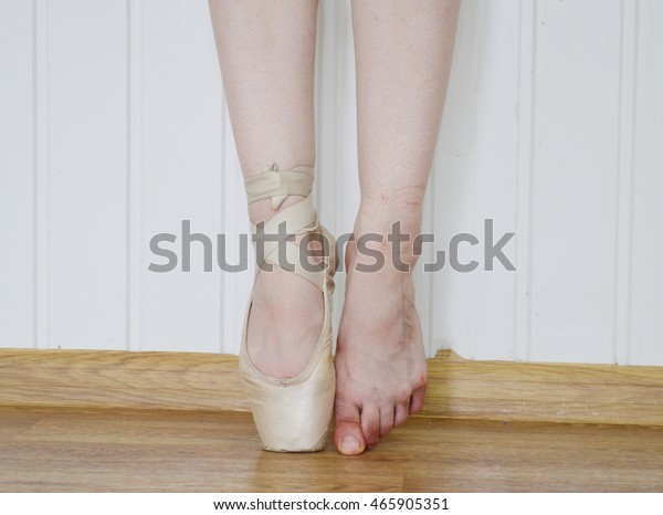 onsdag Demon Play Vejrtrækning Ballerina Feet Ballet Shoes Pointe Other Stock Photo (Edit Now) 465905351
