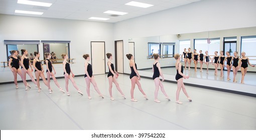 2,885 Ballet dancers at the bar Images, Stock Photos & Vectors ...