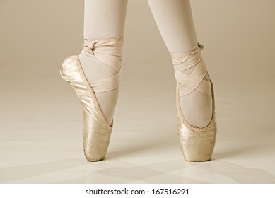 Ballet Dancer Feet - Gold