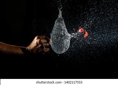 Balloon Filled Water Bursting Bomb Water Stock Photo 1402117553 ...