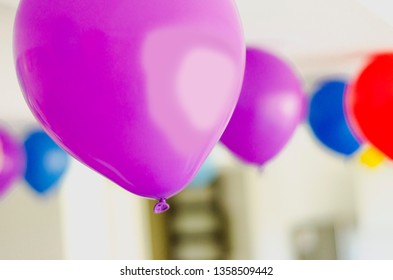 Bilder Stockfotos Und Vektorgrafiken Balloons From Ceiling