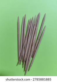 Bamboo toothpicks randomly piled up