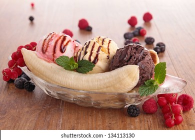 Banana Split Stock Photo 134113130 | Shutterstock