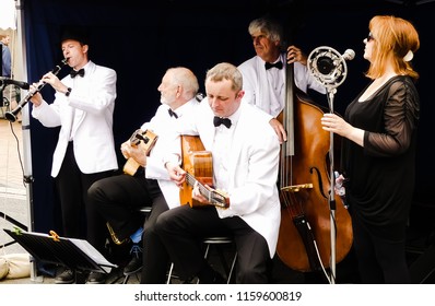 Banbury, Oxfordshire. England - August 19, 2018 ; Live Band, Performing Outside At The Public Food Festival. 5 Piece Group With Female Vocalist. Market Place. 