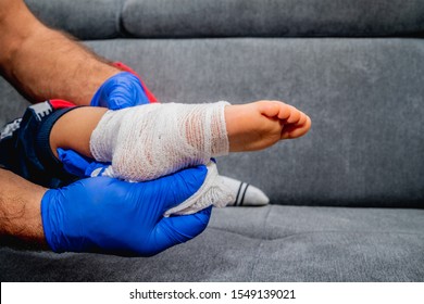 127 Doctor kid's broken bone Images, Stock Photos & Vectors | Shutterstock