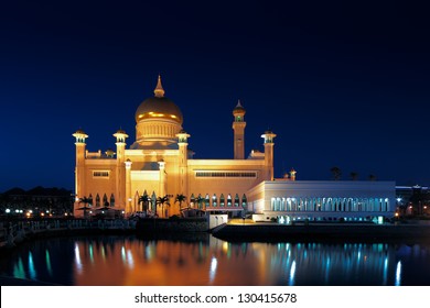 BANDAR SERI BEGAWAN,BRUNEI-FEB 3:The center piece of Brunei's capital Bandar Seri Begawan is Sultan Omar Ali Saifuddien Mosque on Feb 3, 2013 in Bdr S.B.Forbes ranks Brunei as the fifth richest nation