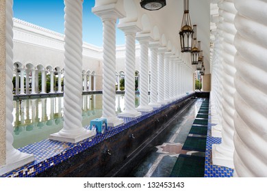 BANDAR SERI BEGAWAN,BRUNEI-FEB 4:The center piece of Brunei's capital Bandar Seri Begawan is Sultan Omar Ali Saifuddien Mosque on Feb 4, 2013 in Bdr S.B.Forbes ranks Brunei as the fifth richest nation