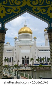 BANDAR SERI BEGAWAN(BSB), BRUNEI-NOV. 4: Masjid Sultan Omar Ali Saifuddin Mosque in BSB, Brunei November 4, 2013.Brunei plan to implement sharia law soon.