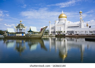 BANDAR SERI BEGAWAN(BSB), BRUNEI-NOV. 4:Masjid Sultan Omar Ali Saifuddin Mosque and royal barge in BSB, Brunei November 4, 2013.Brunei plan to implement sharia law soon.