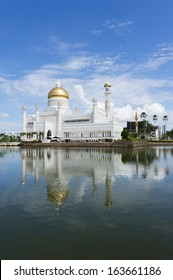 BANDAR SERI BEGAWAN(BSB), BRUNEI-NOV. 4:Masjid Sultan Omar Ali Saifuddin Mosque and royal barge in BSB, Brunei November 4, 2013.Brunei plan to implement sharia law soon.