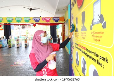 BANDAR SUNWAY, MALAYSIA - MARCH 05, 2021 : Worker Do Sanitizer At Ticket Counter And Theme Park Area To Ready For Reopen.