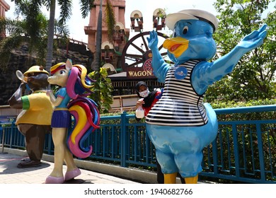 BANDAR SUNWAY, MALAYSIA - MARCH 05, 2021 : Worker Do Sanitizer At Ticket Counter And Theme Park Area To Ready For Reopen.