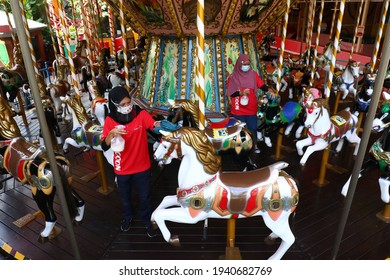 BANDAR SUNWAY, MALAYSIA - MARCH 05, 2021 : Worker Do Sanitizer At Ticket Counter And Theme Park Area To Ready For Reopen.