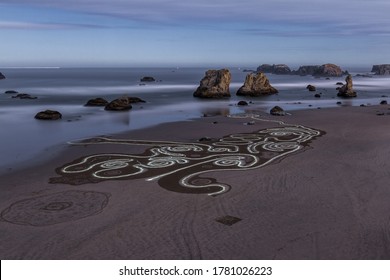 Bandon By The Sea, Oregon / USA - March 08 2020: Nighttime Walk  Through A Labyrinth On The Beach Of Face Rock State Park Created By The Team Of Circles Of The Sand