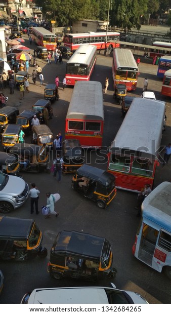 Bandra Mumbai Maharashtra India March 16 2019\
Messy traffic at\
crossroads