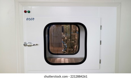 Bandung, 22 Sep 22. To Prevent Contamination Of A Cleanroom, People And Materials Must Pass Through A Vestibule That Connects The Controlled Environment Of The Cleanroom To Less-controlled “dirty Air”