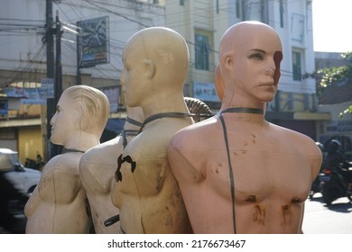 Bandung, Indonesia, 09 July 2022, Display Of A Shop Selling Mannequin Statues. Mannequins Stored In Front Of The Shop