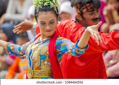 bandung Indonesia 25 May 2014 Jaipongan is one of traditional sundanese dance - Shutterstock ID 1584464356