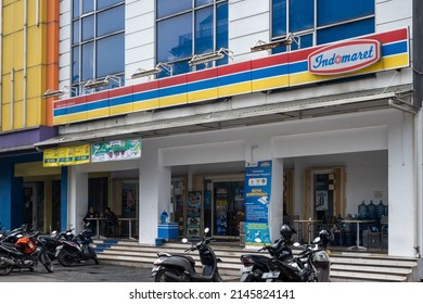 Bandung, Indonesia - April 11, 2022: Indomaret Store In Paskal Area, Bandung.