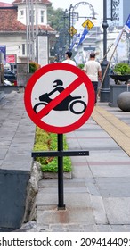 Bandung, Indonesia, December 15, 2021. No Entry For Motorbikes' Sign. Prohibited Traffic Signs Are Signs Used To Declare An Act That Is Prohibited By Road Users.