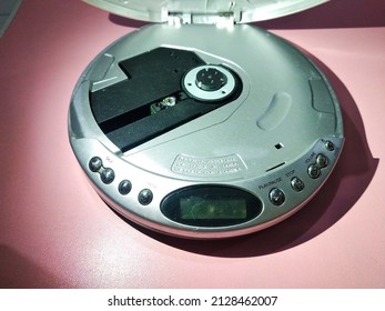 Durabrand CD Player Model CD-566 
