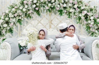 BANDUNG, INDONESIA - January 02, 2022 : The Asian Bride And Groom Perform The Sungkeman Tradition During A Wedding In Indonesia. Asian Representation. Selective Focus People