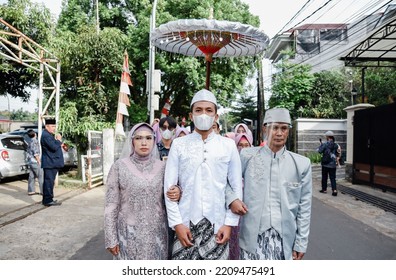 Bandung, Indonesia January 2022 : Asian Representation Wedding, The Wedding Of Indonesia Culture. Selective Focus People