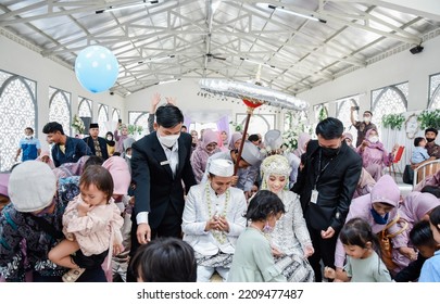 Bandung, Indonesia January 2022 : Asian Representation Wedding, The Wedding Of Indonesia Culture